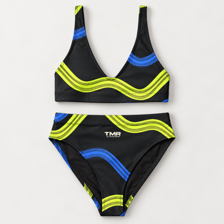 Vista frontal del bikini Frecuencia Ácida TMR by Tamar Melián, negro con bandas onduladas lima y azul y firma en la braguita.