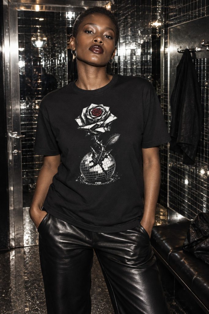 Flor blindada — Camiseta · presentación del diseño TMR