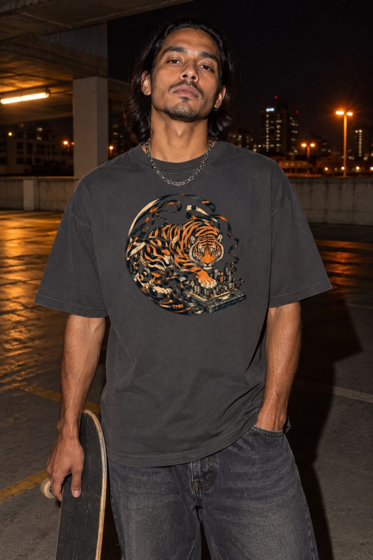 TMR · Tigre radiocasete — Camiseta oversized