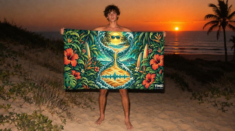 Calma Antigravedad — Toalla de playa 76 × 152 cm · presentación del diseño TMR